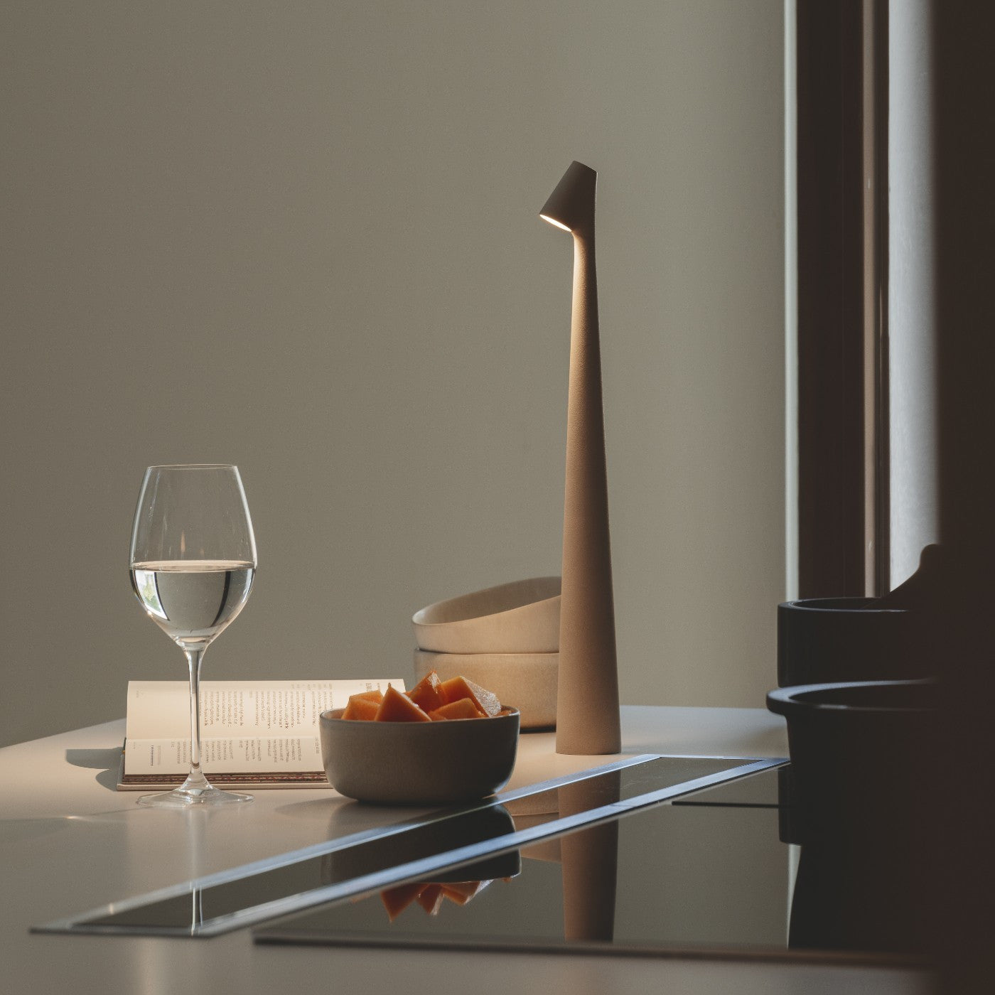 Minimalist Beam Light Luxury Table Lamp Wireless