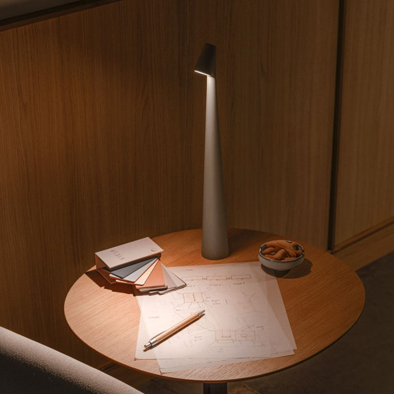 Minimalist Beam Light Luxury Table Lamp Wireless